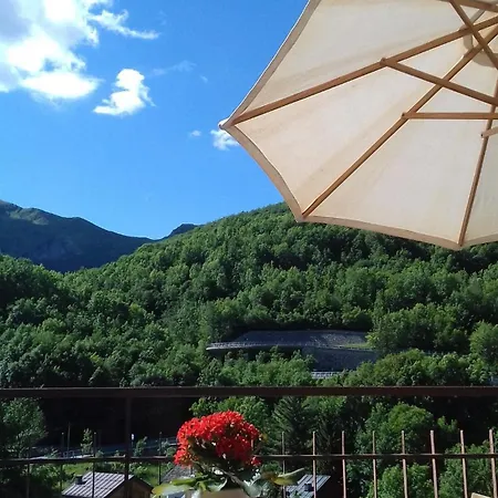 Mansardato Con Splendida Vista アパート
